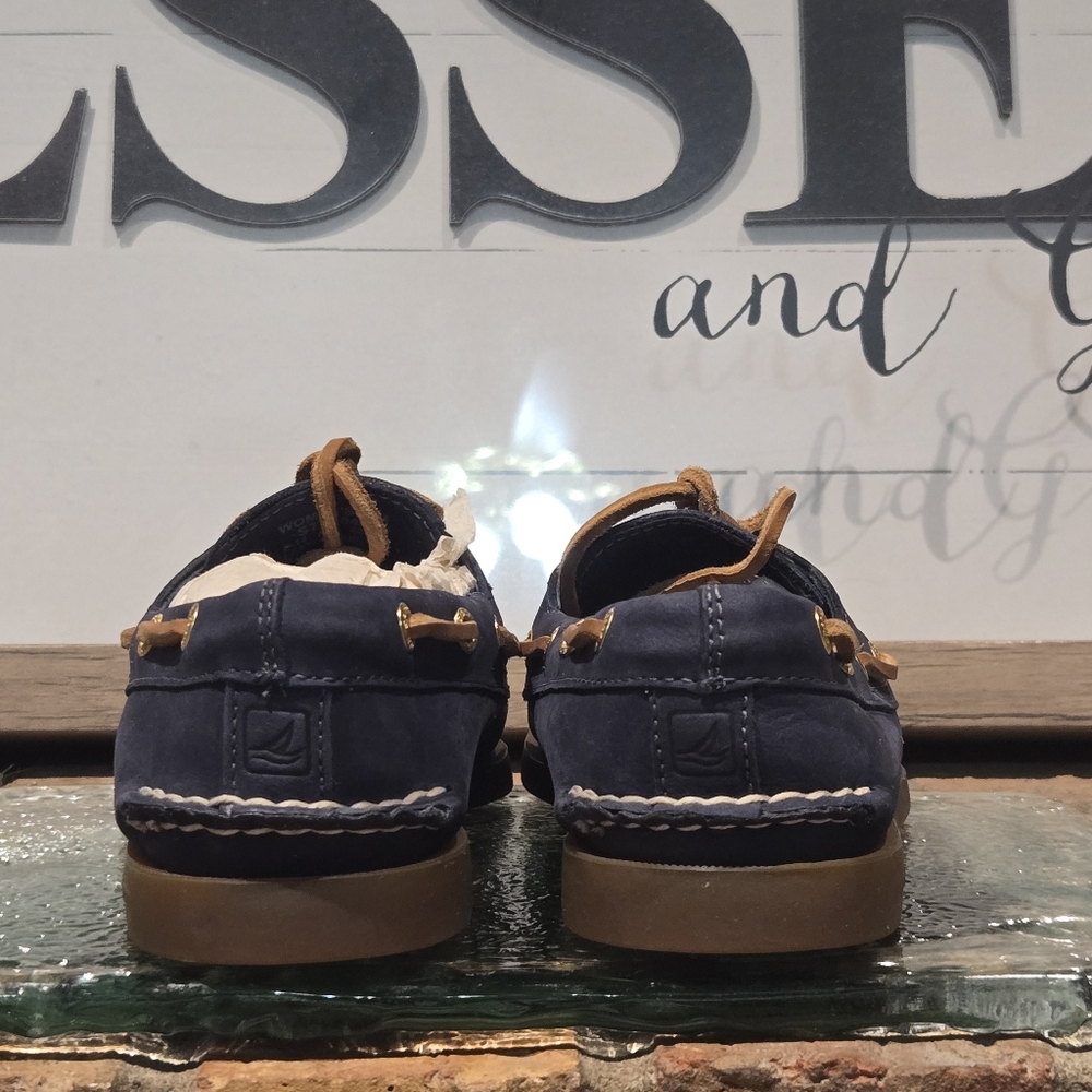 Sperry Blue and Tan Boat Wmn 5.5 - Picture 4 of 9